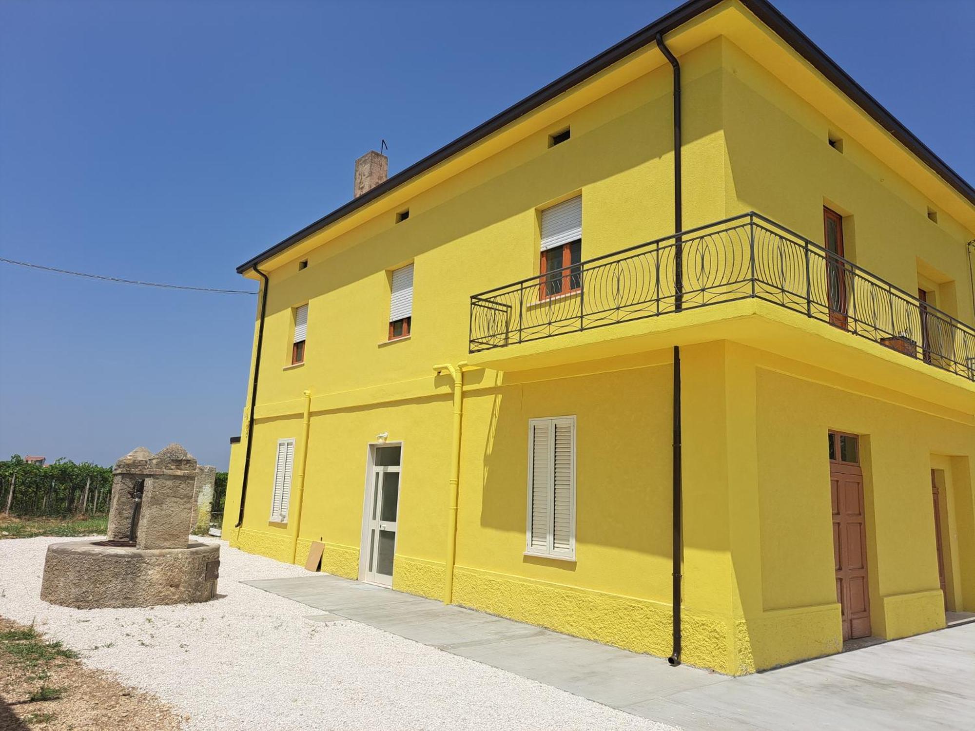 B & B Le Tre Rose Tollo Exterior photo